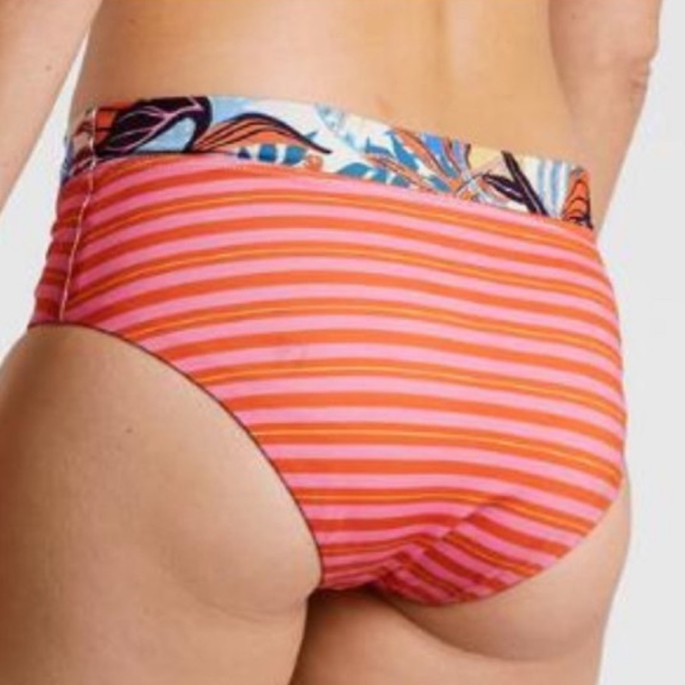 PATAGONIA Shell Seeker Swim Bottoms in Petra Pink - Picture 2 of 11